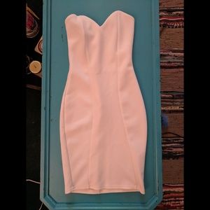 White strapless sweetheart neckline dress